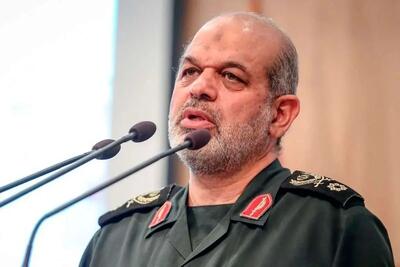 سرلشکر وحیدی، فرمانده کل سپاه: برای تحقق مطالبات و انتظارات رهبری از هیچ تلاشی دریغ نخواهیم کرد/ تحقق شعار «ایران قوی و متحد» را نصب العین خود قرار میدهیم