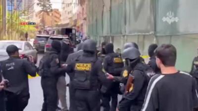 لحظه انتقال گروگانگیر خیابان ولیعصر تهران توسط پلیس نوپو