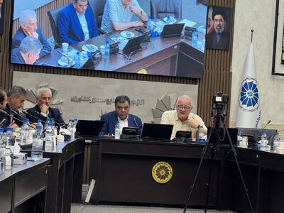 پوستر «کلینیک صنعت» و همایش «بازآفرینی در بحران» در تبریز رونمایی شد