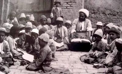 سفر در زمان؛ تصویری از سه جوان درسخوان در دوران قاجار