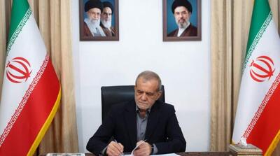 پزشکیان: امروز مسئولیت فرماندهی نیروی دریایی سپاه از حساسیت ویژه برخوردار است - مردم سالاری آنلاین