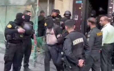 فیلم/ لحظه انتقال گروگانگیر خیابان ولیعصر تهران توسط پلیس نوپو