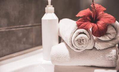  ۷ ترفند خانگی برای رفع بوی بد حوله؛ راهکارهای ساده و کاربردی