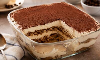  طرز تهیه تیرامیسو باسکی؛ دسر ترند و خوشمزه با بافت خامه‌ای