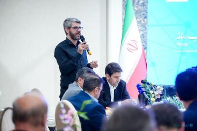 رئیس رگولاتوری: همه شهرداریها غیر از تهران در پروژه فیبر نوری همکاری میکنند - پیوست