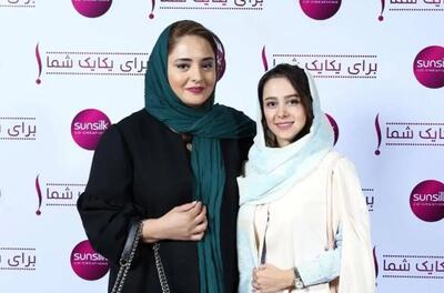 ژست عجیب الناز حبیبی در آغوش نرگس محمدی