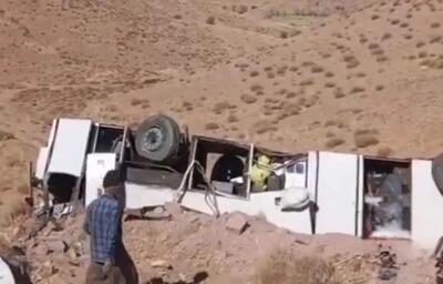 واژگونی اتوبوس در گردنه نوقند خراسان جنوبی ۴ کشته برجای گذاشت / مصدومان این حادثه با بالگرد اورژانس به مراکز درمانی منتقل شدند