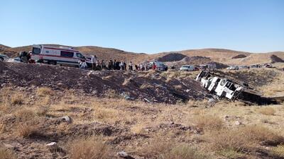  واژگونی مرگبار اتوبوس در جاده ممند؛ ۴ نفر جان باختند