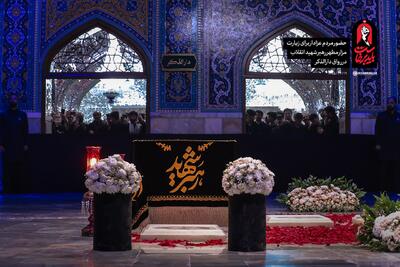  شعار مرگ بر آمریکا و مرگ بر اسرائیل زائران در رواق دارالذکر