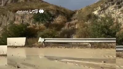  فوران آب پس از شکستگی خط انتقال آب به بجنورد