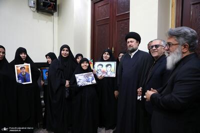 دیدار آیت الله سید حسن خمینی با خانوادههای معظم شهدا
