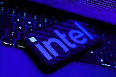 اینتل در اوج محبوبیت هوش مصنوعی سهام جدید میفروشد