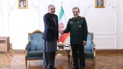 دیدار محسن رضایی با مقام پاکستانی با لباس نظامی - مردم سالاری آنلاین