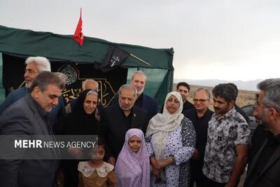  کاظمی پای خدمت خادمان زائران در روستای جام سمنان
