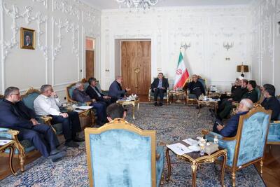 ایجاد مراکز تحقیقاتی باید براساس عملکرد و مأموریتها باشد/ در همراهسازی نهادها با مردم از نگاه سیاسی و حزبی پرهیز شود/ اقشار آسیبپذیر اولویت نخست مسئولان حوزه سلامت هستند