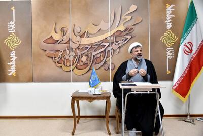 «زن در مکتب پیامبر(ص)»؛ استاد مهریزی در گفت وگو با شفقنا: زن در سیره پیامبر(ص) از «کرامت و اختیار» برخوردار است/ زن در نگاه پیامبر(ص) شهروند درجه دوم نبود/ خشونت علیه زنان با سیره پیامبر(ص) سازگار نیست/ پیامبر(ص) زنان را به فراگیری دانش و مشارکت اجتماعی تشویق میکرد/ اگر سخنی با سیره پیامبر(ص) ناسازگار باشد، باید در انتساب آن تردید کرد بخش سوم