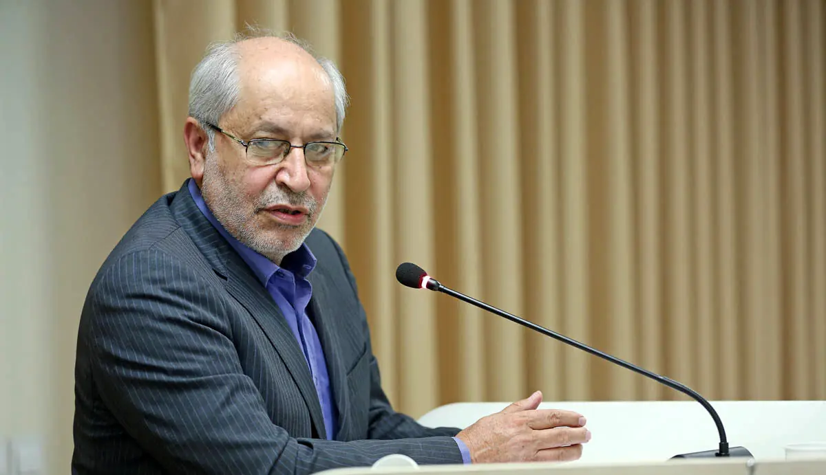 نیلی: پزشکیان مخالف گرانی بنزین بود، اما الان ما به او تذکر میدهیم که آقا یواشتر!