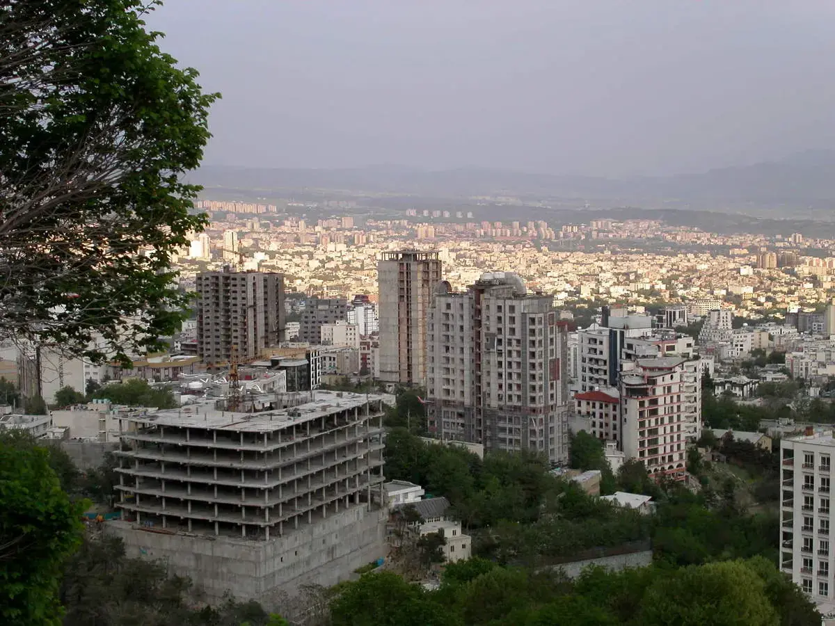 چرا قیمت خانه بالا رفت؟ ۳ دلیل مهم افزایش قیمت مسکن در بهار ۱۴۰۵ که خریداران باید بدانند / رمزگشایی از گرانی مسکن؛ ۳ عامل مهم قیمت خانه را در بهار ۱۴۰۵ تکان داد / افزایش قیمت مسکن در بهار ۱۴۰۵؛ ۳ علت اصلی که بازار خانه را وارد موج تازه گرانی کرد