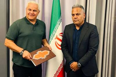 خبر فوری مس رفسنجان | فرشاد پیوس، اسطوره پرسپولیس، رسماً هدایت مس رفسنجان را بر عهده گرفت؛ بازگشت با قرارداد یکساله پس از جدایی جباری / واکنش هواداران به انتخاب آقای گل اسبق پرسپولیس؛ مس در لیگ یک با سرمربی جدید به میدان میرود