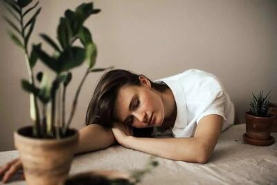 سندرم خستگی مفرط؛ چگونه خلأهای هفتگانه انرژی خود را پر کنیم؟