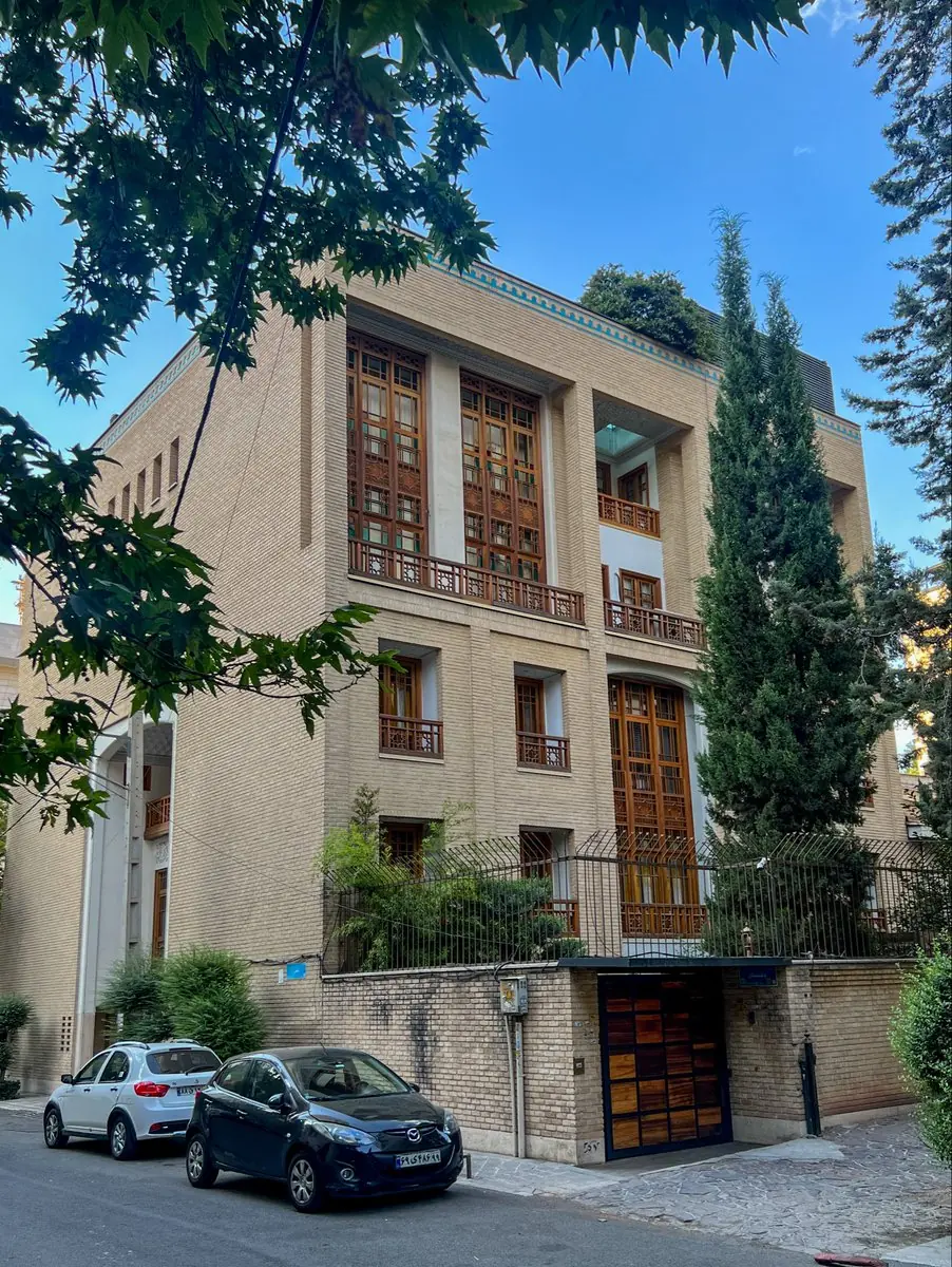 خانهای در الهیه که با آجر و چوب، نگاهها را به خود جلب کرده است - چیدانه