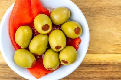 طرز تهیه ترشی زیتون شور؛ خوش عطر و ترد
