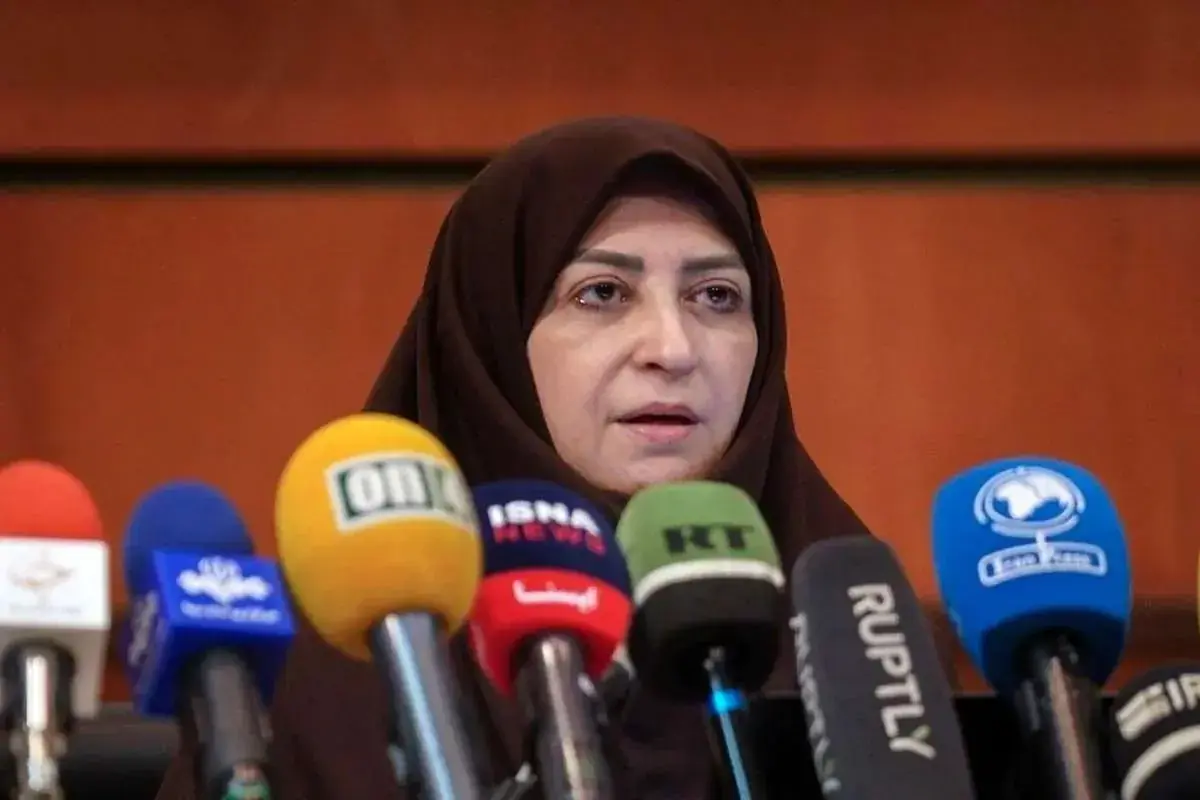 رئیس سازمان محیطزیست: آلودگی نفتی در سواحل جنوبی قشم و جزیره هنگام، از پیامدهای تجاوزات نظامی است/ عملیات پاکسازی در حال انجام است