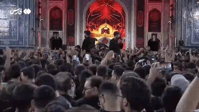  فیلم/ چهارپایه‌خوانی حسین ستوده در جمع زائران عزادار حرم رضوی