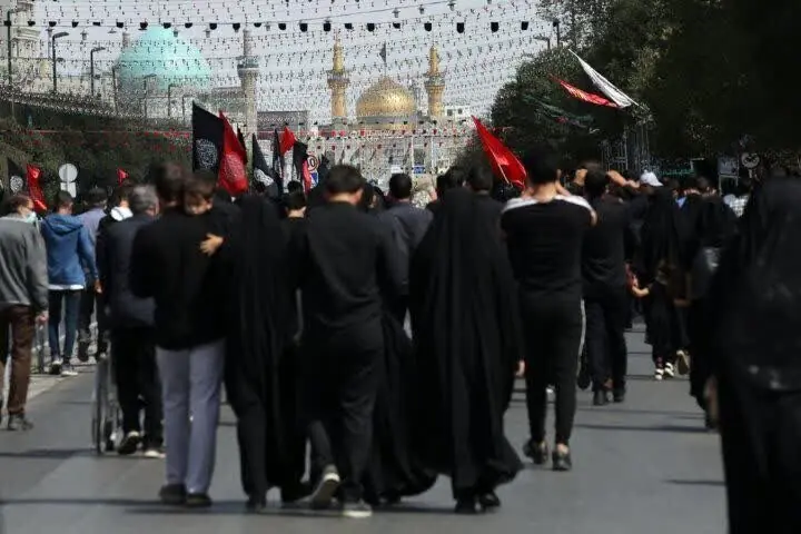 زائران رضوی از حسِ زیارت در روز شهادت امام رضا(ع) میگویند