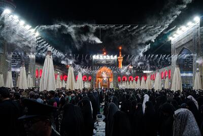 حرم امام رضا (ع) در شب غروب هشتمین اختر ولایت