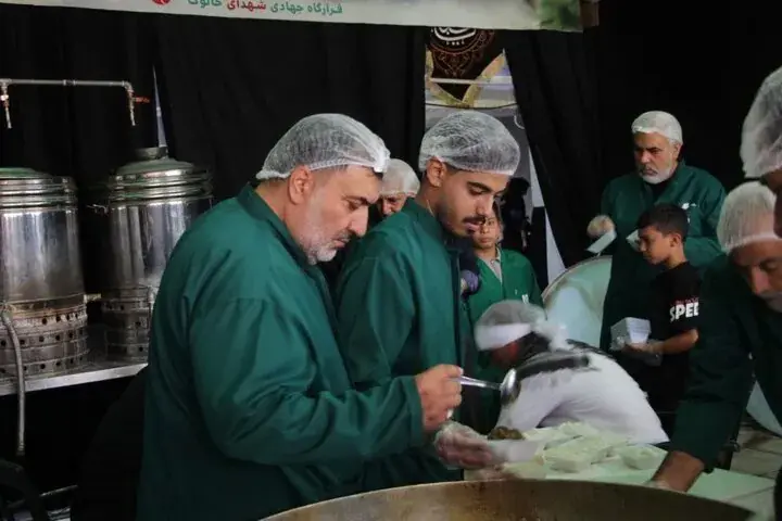  خدمت‌رسانی کرمانی ها به زائران امام رضا (ع) در مشهد مقدس