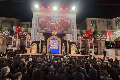  شکوه نخل‌گردانی در حسینیه حرم با هیئت متحده ابوالفضلی آسیابان قهستان - تسنیم