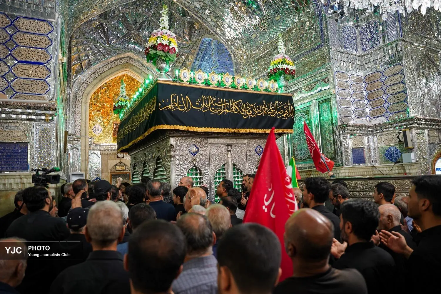  فارس در سوگ امام مهربانی‌ها؛ شاهچراغ(ع) میزبان عزاداران رضوی + تصاویر