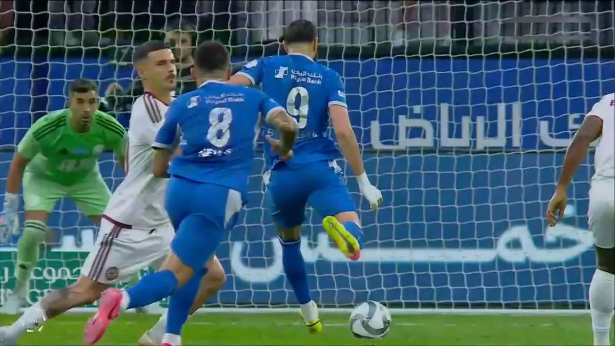  گل اول الهلال به الفیصلی توسط کریم بنزما