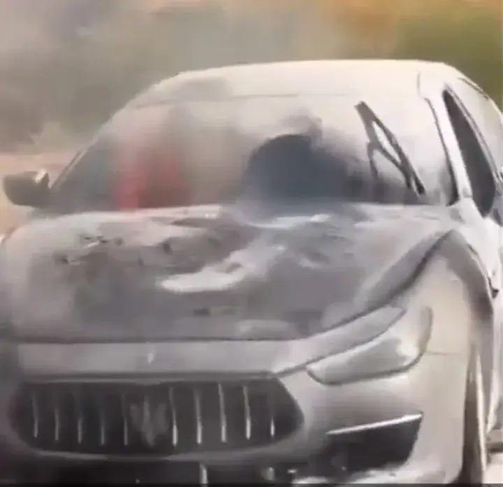 آتشسوزی خودروی لوکس در جاده مرند-جلفا