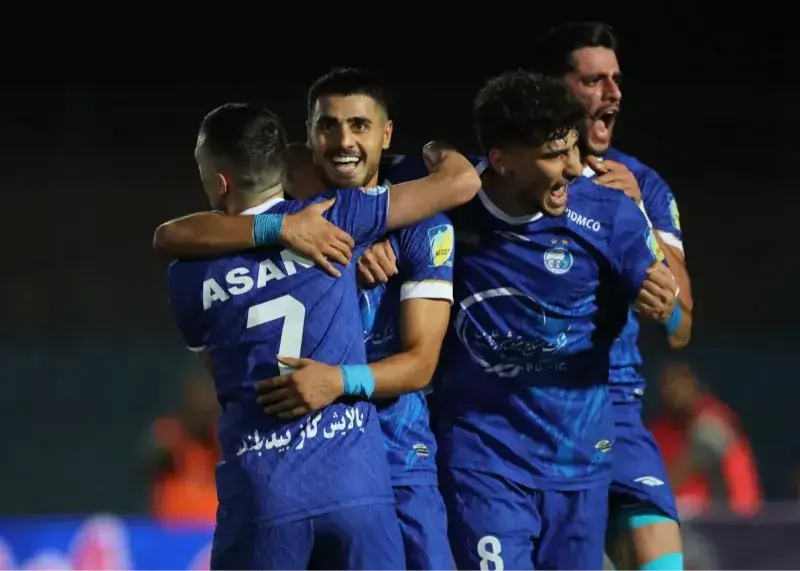 استقلال 4 - مس شهر بابک صفر؛ قفل و کلید صدر جدول