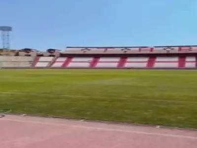 آمادهسازی چمن استادیوم سهند برای بازی تراکتور