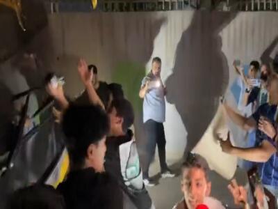  حرکات عجیب و غریب هواداران استقلال برای پیراهن!