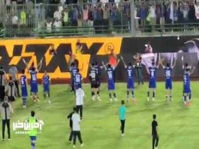  تشویق ایسلندی آبی‌ها پس از پیروزی پر گل در نخسین بازی