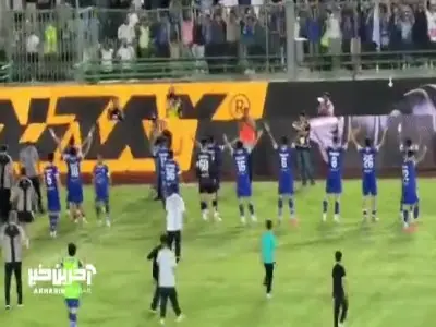  تشویق ایسلندی آبی‌ها پس از پیروزی پر گل در نخسین بازی