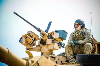  حداکثر قد مجاز برای نشستن پشت فرمان تانک آمریکایی M1 Abrams چقدر است؟