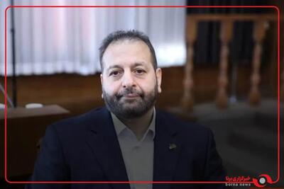 توضیحات بهرام قدیمی رئیس فدراسیون هاکی به وزیر ورزش و جوانان در خصوص احداث نخستین زمین چمن بین المللی هاکی در ورزشگاه آزادی