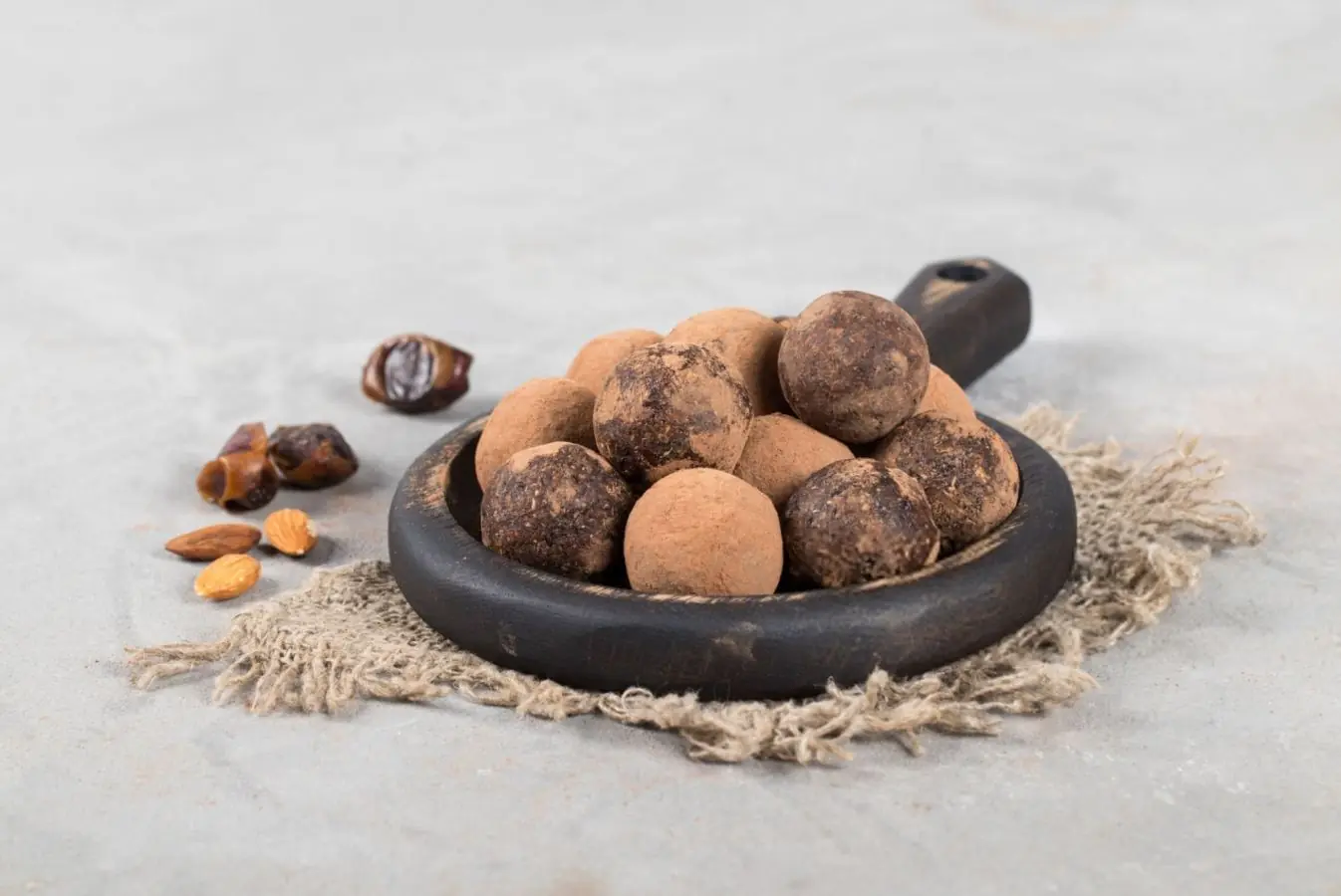ترافل خرما؛ دسری ساده، مقوی و مجلسی برای افطار و مهمانی