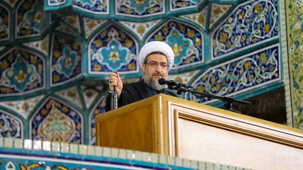 امام جمعه تبریز: ما شبانهروز تلاش میکنیم ترامپ و نتانیاهو را هر کجا که شد، نابود کنیم/ از تنگه هرمز دست برنمیداریم