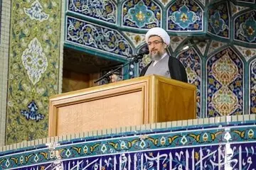 خط و نشام امام جمعه تبریز برای یک کارگردان تئاتر از تریبون نماز جمعه/ ماجرا چه بود؟