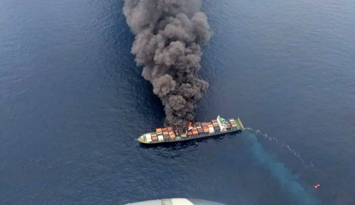 حمله به دو نفتکش ADNOC در تنگه هرمز؛ ادعای شلیک موشک از ایران