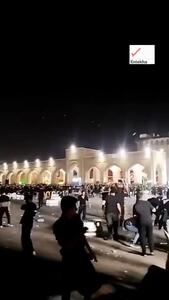 ببینید| درگیری شدید و عجیب دو هیئت عزاداری در مشهد؛ دوطرف چوبها را به طرف هم پرتاب کردند