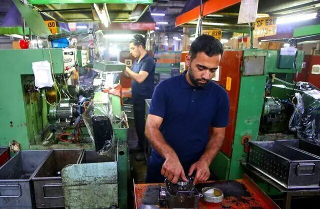 مافیای پیمانکاران علیه تبدیل وضعیت کارگران/ماجرای قراردادهای «خرید خدمات»چیست؟