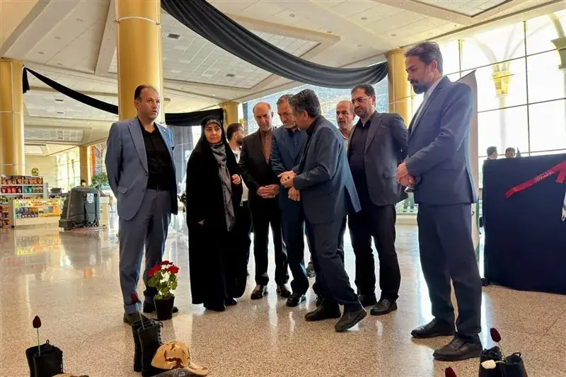  بازدید وزیر راه و شهرسازی از روند جابه‌جایی زائران در فرودگاه مشهد