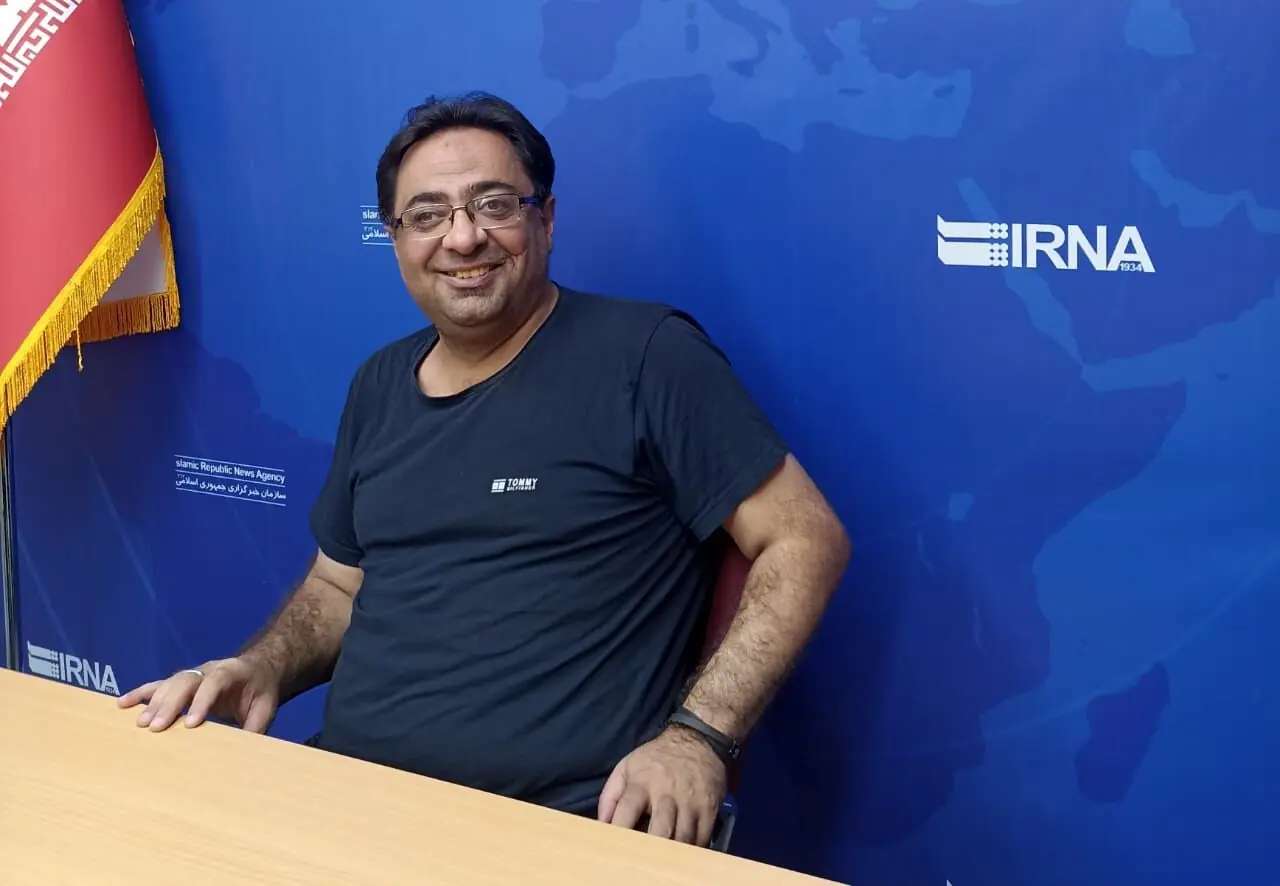 گفتوگویی متفاوت با خبرنگاری خاص؛ دیپلماسی صلهرحم و ماجرای کادو ندهندگان | انصاف نیوز